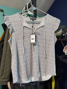 Adrianna Papell White and Black Micro-Print Cap Sleeve Blouse